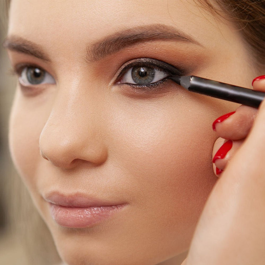 4 Different Ways to Apply Kajal - JaqulineUSA