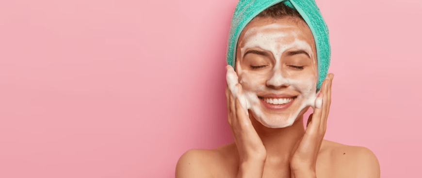 5 Advantages of Applying Face Wash for Oily Skin in Summer - JaqulineUSA