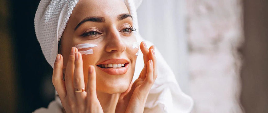 How to Apply Sunscreen : Step by Step Guide - JaqulineUSA